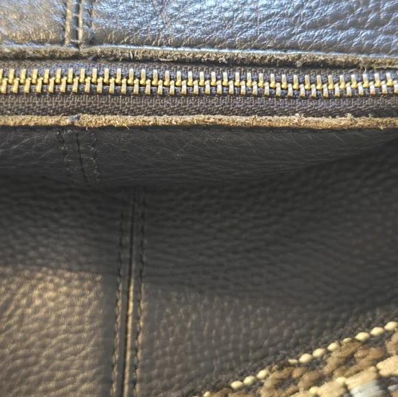 The Sak Blue Leather Crossbody  With Guitar Strap..GUC Smoke Free,Pet Friendly - Picture 6 of 7